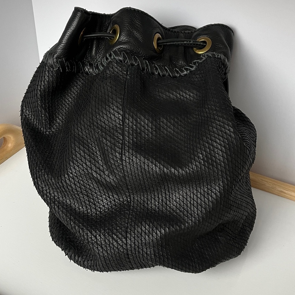 Rhythm & Rhyme Textured Black Leather Bucket Bag - Picture 7 of 16